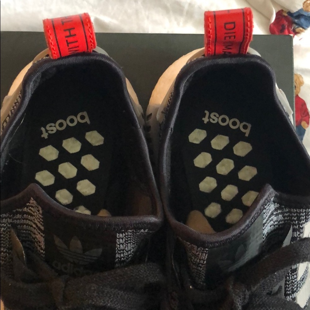 Adidas NMD R1 Men’s 9 - Picture 3 of 5